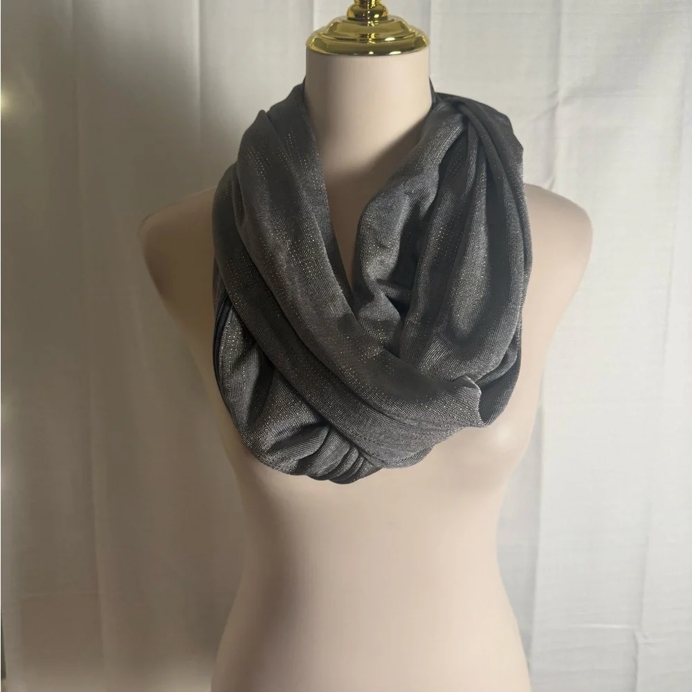 Sholdit Versatile Gray Infinity Scarf Soft Lightweight Accessory with Pocket